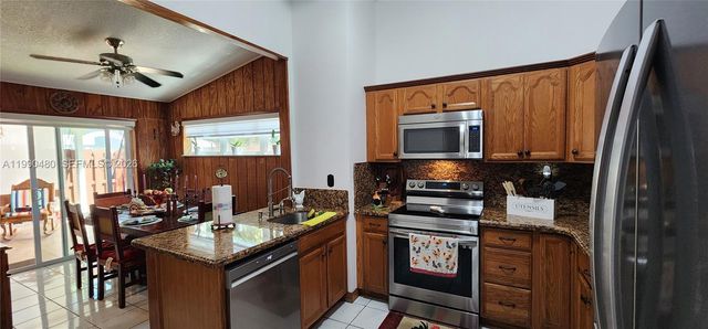 15585 SW 76th Ln A81-8, Miami, FL 33193