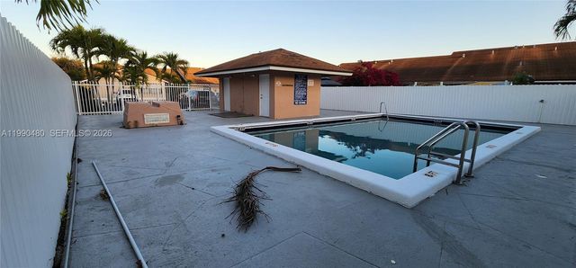 15585 SW 76th Ln A81-8, Miami, FL 33193