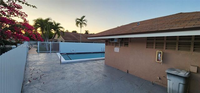 15585 SW 76th Ln A81-8, Miami, FL 33193