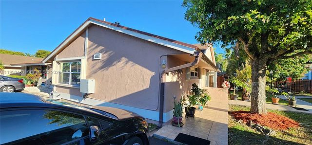 15585 SW 76th Ln A81-8, Miami, FL 33193