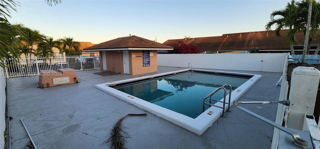 15585 SW 76th Ln A81-8, Miami, FL 33193