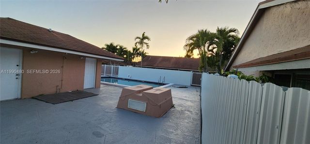 15585 SW 76th Ln A81-8, Miami, FL 33193