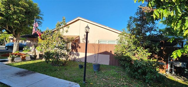 15585 SW 76th Ln A81-8, Miami, FL 33193