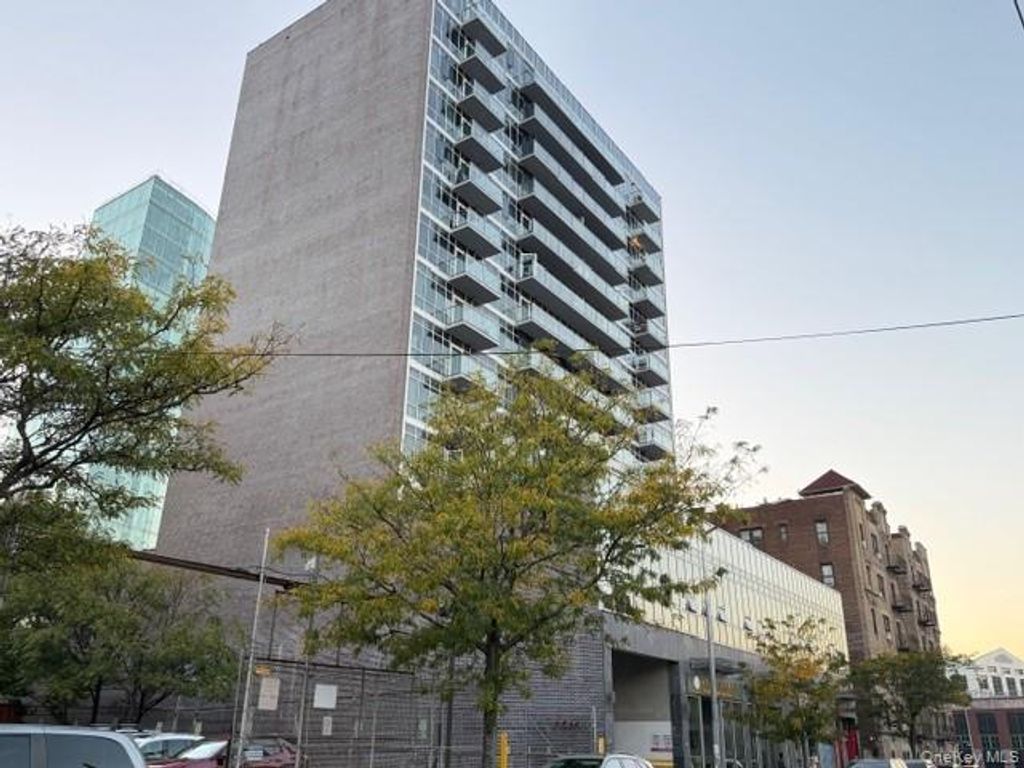 41-62 Bowne Street 9F, Flushing, NY 11355