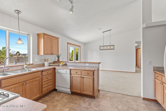 1555 W Benjamin Ave, Coeur D'alene, ID 83815