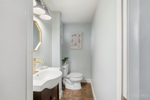 2840 Pine Grove Avenue, Cincinnati, OH 45208