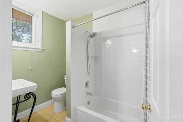 2840 Pine Grove Avenue, Cincinnati, OH 45208