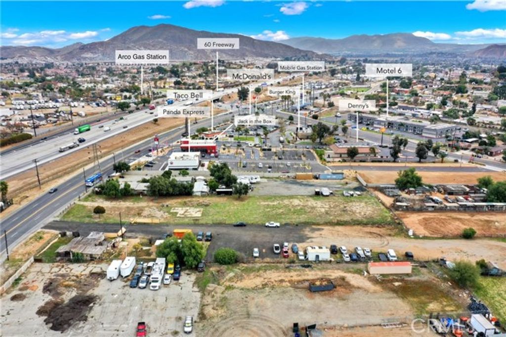 7072 Mission Boulevard, Jurupa Valley, CA 92509