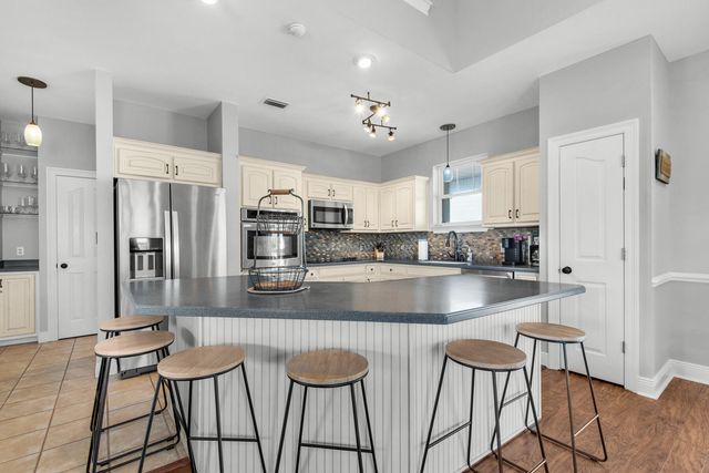 7646 Gulf Boulevard, Gulf Breeze, FL 32566