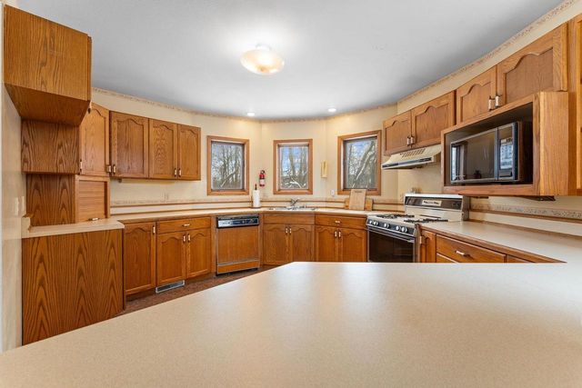 S6462 County Road PF, North Freedom, WI 53951