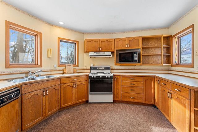 S6462 County Road PF, North Freedom, WI 53951