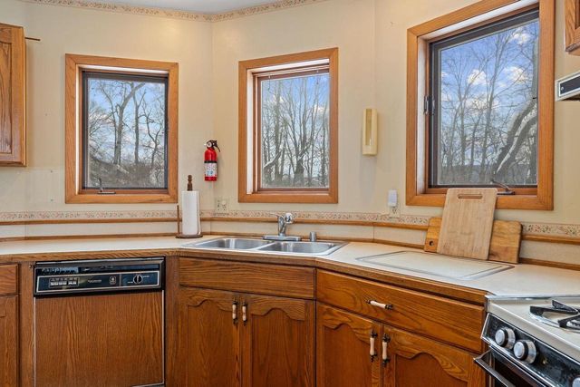 S6462 County Road PF, North Freedom, WI 53951