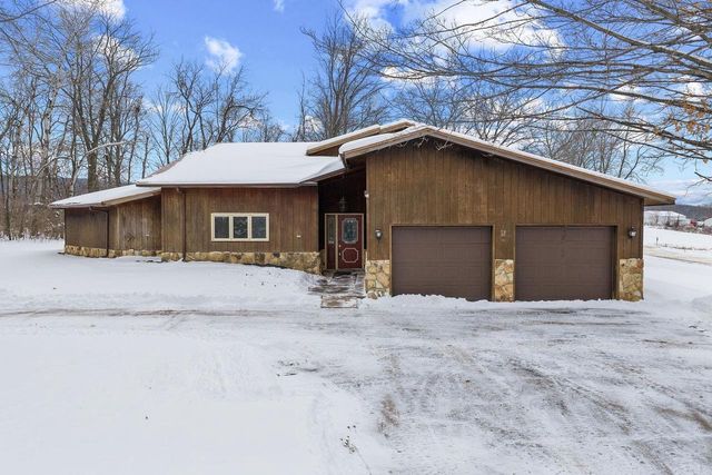 S6462 County Road PF, North Freedom, WI 53951