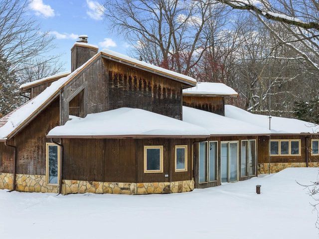 S6462 County Road PF, North Freedom, WI 53951