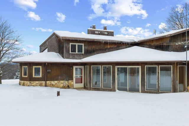 S6462 County Road PF, North Freedom, WI 53951