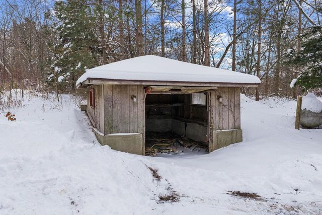 S6462 County Road PF, North Freedom, WI 53951