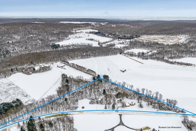 S6462 County Road PF, North Freedom, WI 53951