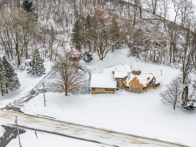 S6462 County Road PF, North Freedom, WI 53951