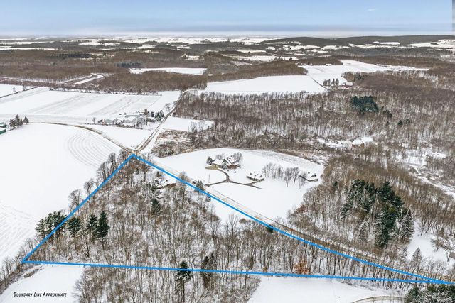 S6462 County Road PF, North Freedom, WI 53951