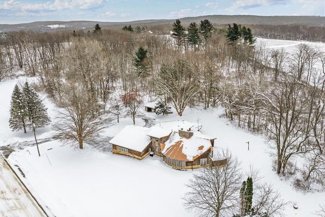 S6462 County Road PF, North Freedom, WI 53951