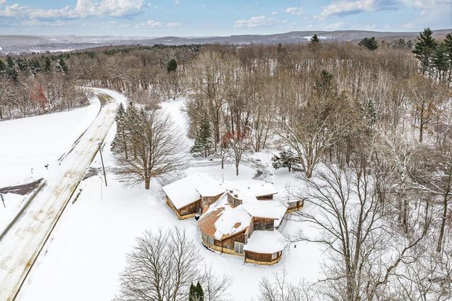 S6462 County Road PF, North Freedom, WI 53951