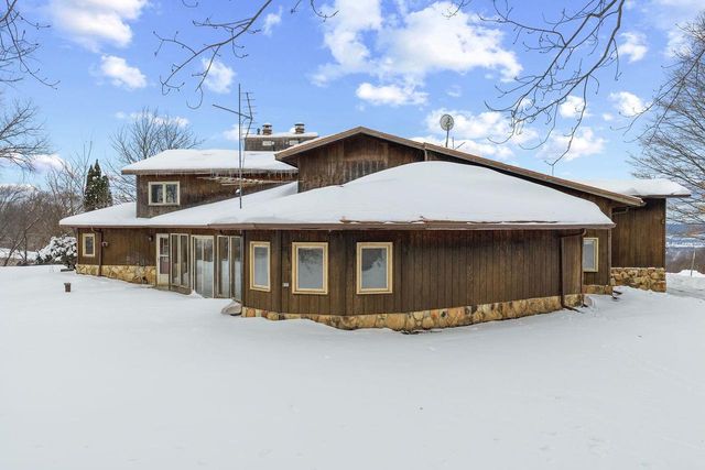 S6462 County Road PF, North Freedom, WI 53951