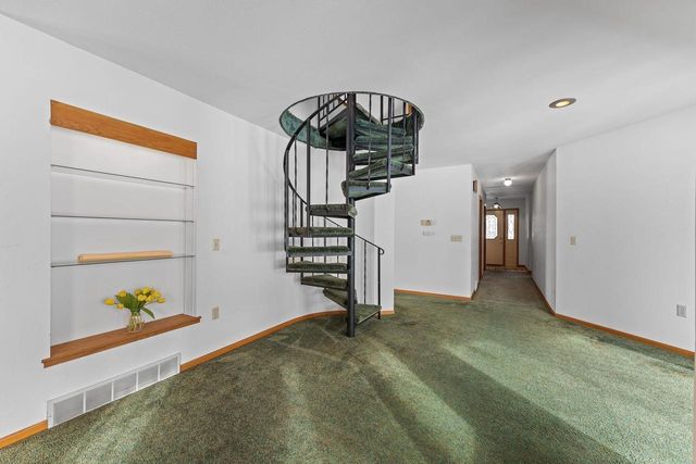 S6462 County Road PF, North Freedom, WI 53951