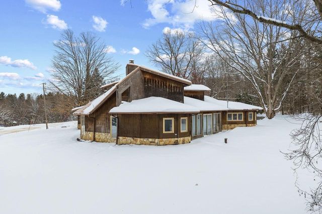 S6462 County Road PF, North Freedom, WI 53951