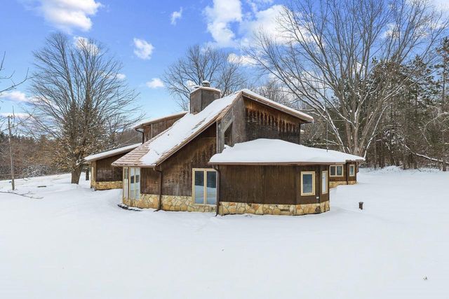 S6462 County Road PF, North Freedom, WI 53951