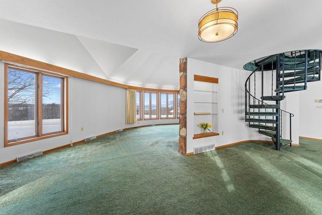 S6462 County Road PF, North Freedom, WI 53951