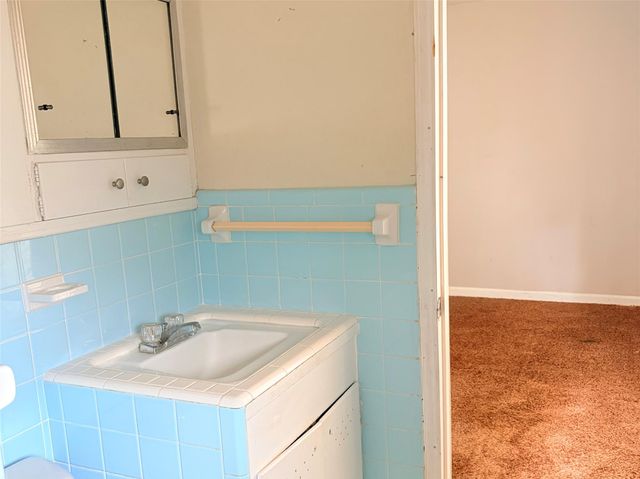 911 Roberts Street, El Campo, TX 77437