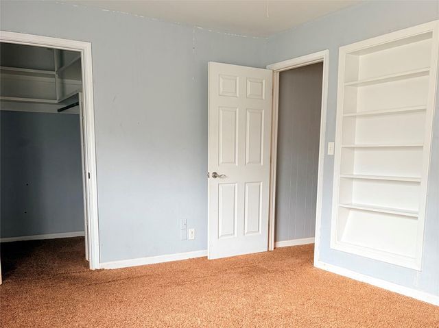 911 Roberts Street, El Campo, TX 77437