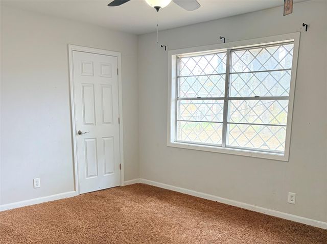 911 Roberts Street, El Campo, TX 77437