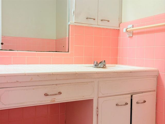 911 Roberts Street, El Campo, TX 77437