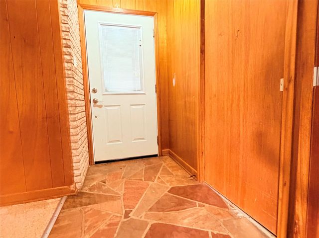 911 Roberts Street, El Campo, TX 77437