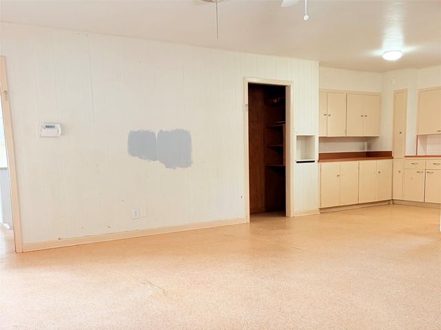 911 Roberts Street, El Campo, TX 77437