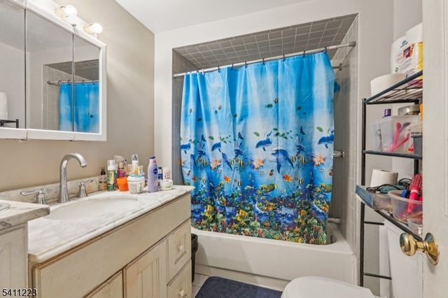 211 Newark Ave, Bloomfield Twp., NJ 07003