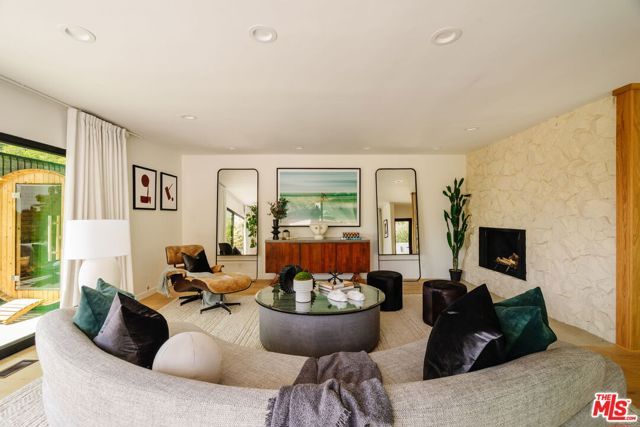 640 Bohlig Road, Glendale, CA 91207