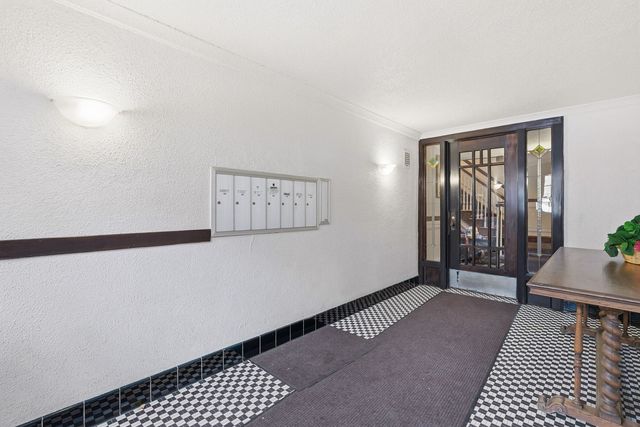 1533 W Thorndale Avenue 3W, Chicago, IL 60660