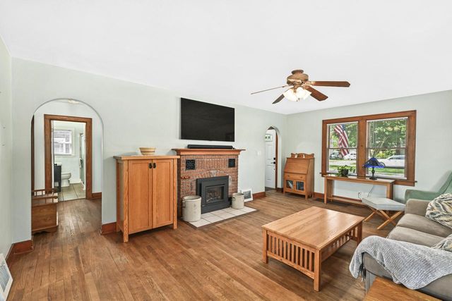 329 N Broad STREET, Elkhorn, WI 53121
