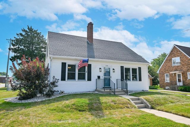 329 N Broad STREET, Elkhorn, WI 53121