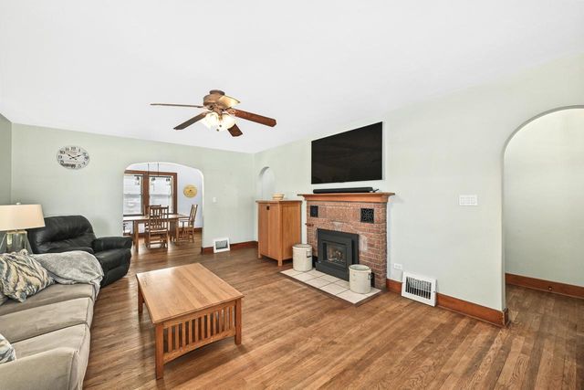 329 N Broad STREET, Elkhorn, WI 53121