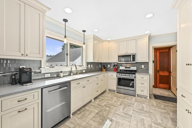 329 N Broad STREET, Elkhorn, WI 53121