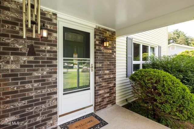 11 Sweetbriar Lane, Queensbury, NY 12804