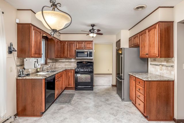 11 Sweetbriar Lane, Queensbury, NY 12804