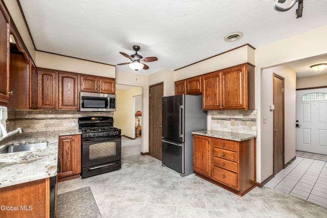 11 Sweetbriar Lane, Queensbury, NY 12804