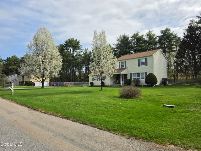 11 Sweetbriar Lane, Queensbury, NY 12804