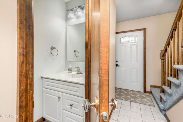 11 Sweetbriar Lane, Queensbury, NY 12804