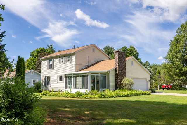 11 Sweetbriar Lane, Queensbury, NY 12804