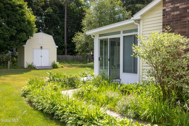 11 Sweetbriar Lane, Queensbury, NY 12804